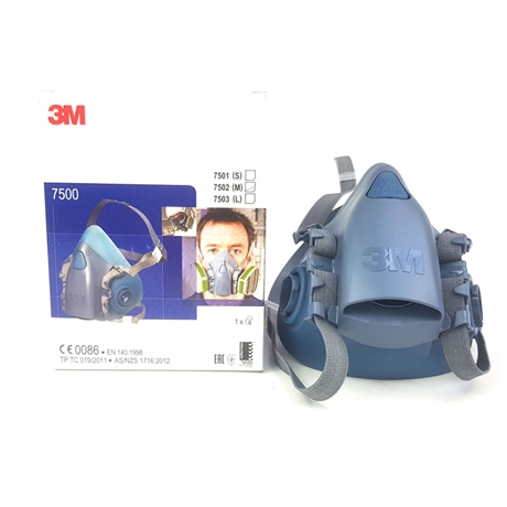 halvmask andningsskydd blå med resårband runt huvudet och öppningar för påsättbara filter 3m